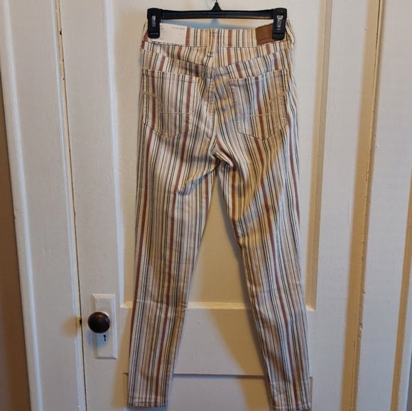 American Eagle Next Level Stretch High Rise Skinny Striped Jegging - Picture 7 of 14